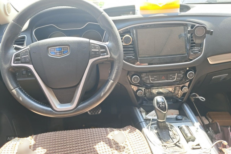 GEELY Vision X6 2018 immagine di auto #11
