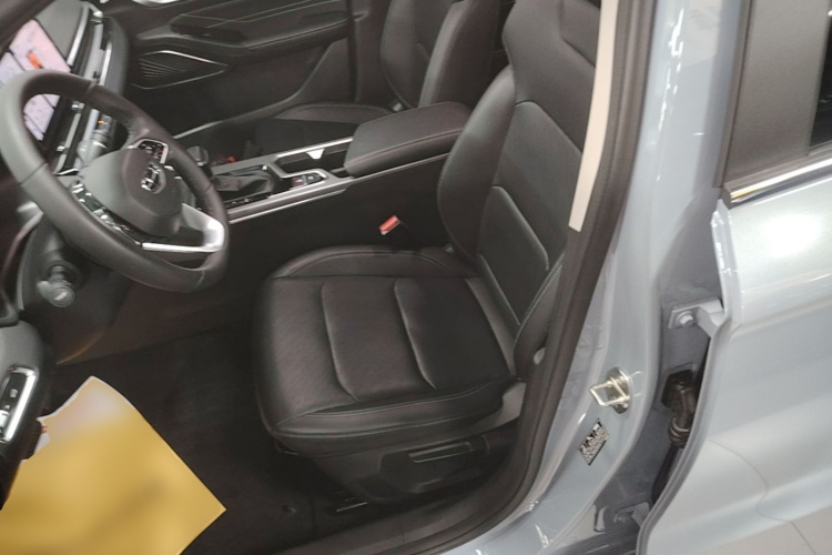 GEELY Emgrand 2024 car image #15