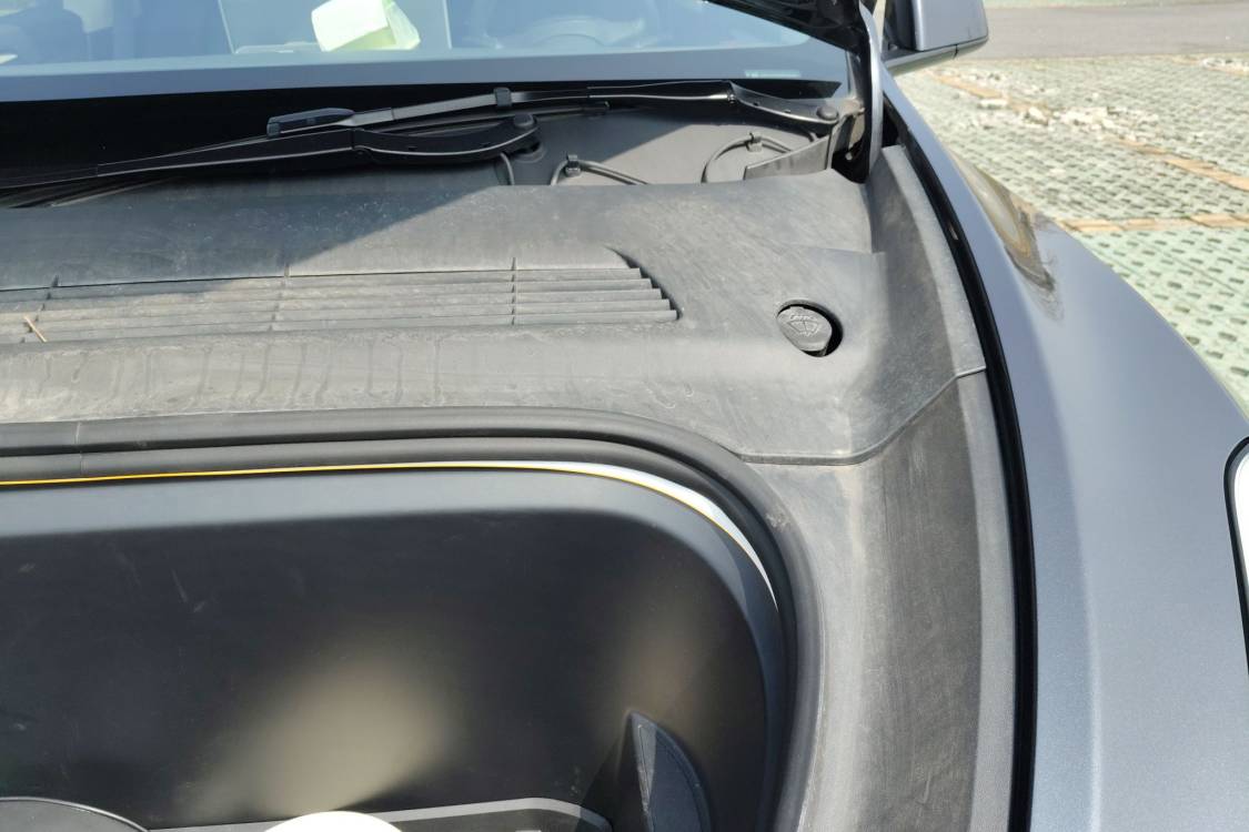 Tesla Model Y 2024 car image #12