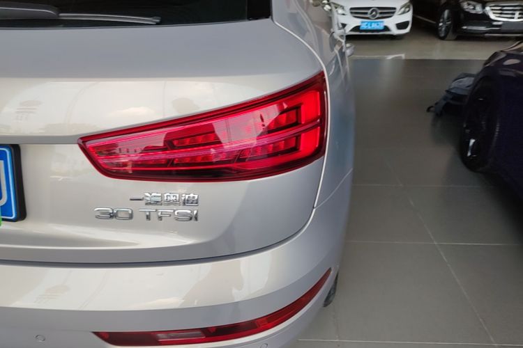 Audi Q3 2018 immagine di auto #8