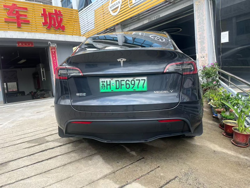 Tesla Model Y 2024 #7 Tesla Model Y 2024 car image #7