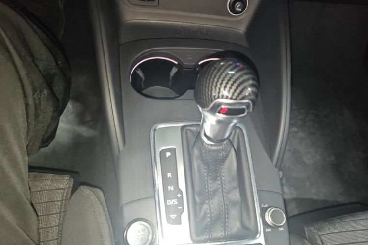 Audi A3 2018 car image #14