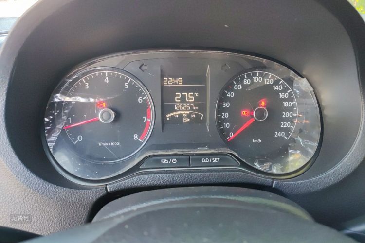 Volkswagen Polo 2015 car image #13