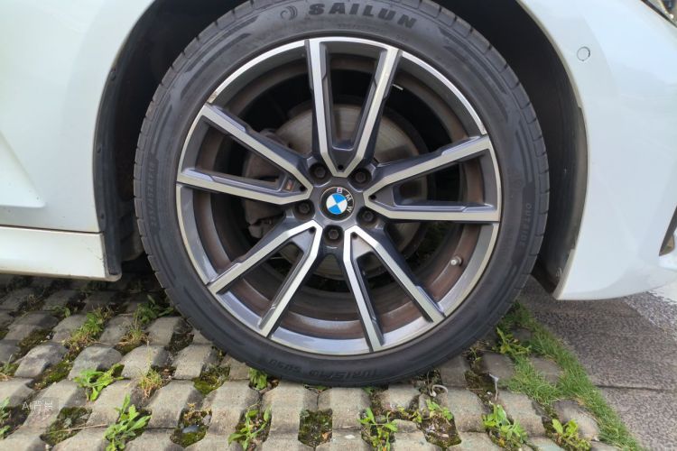 BMW 3 Series 2021 car image #9