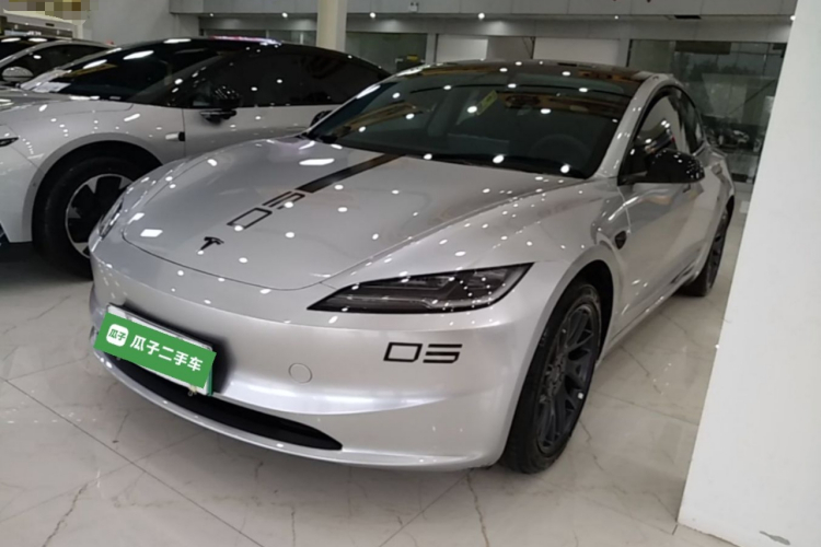 Tesla Model 3 2025 car image #2