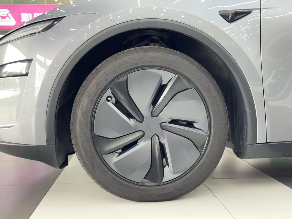 Tesla Model Y 2026 #9 Tesla Model Y 2026 car image #9