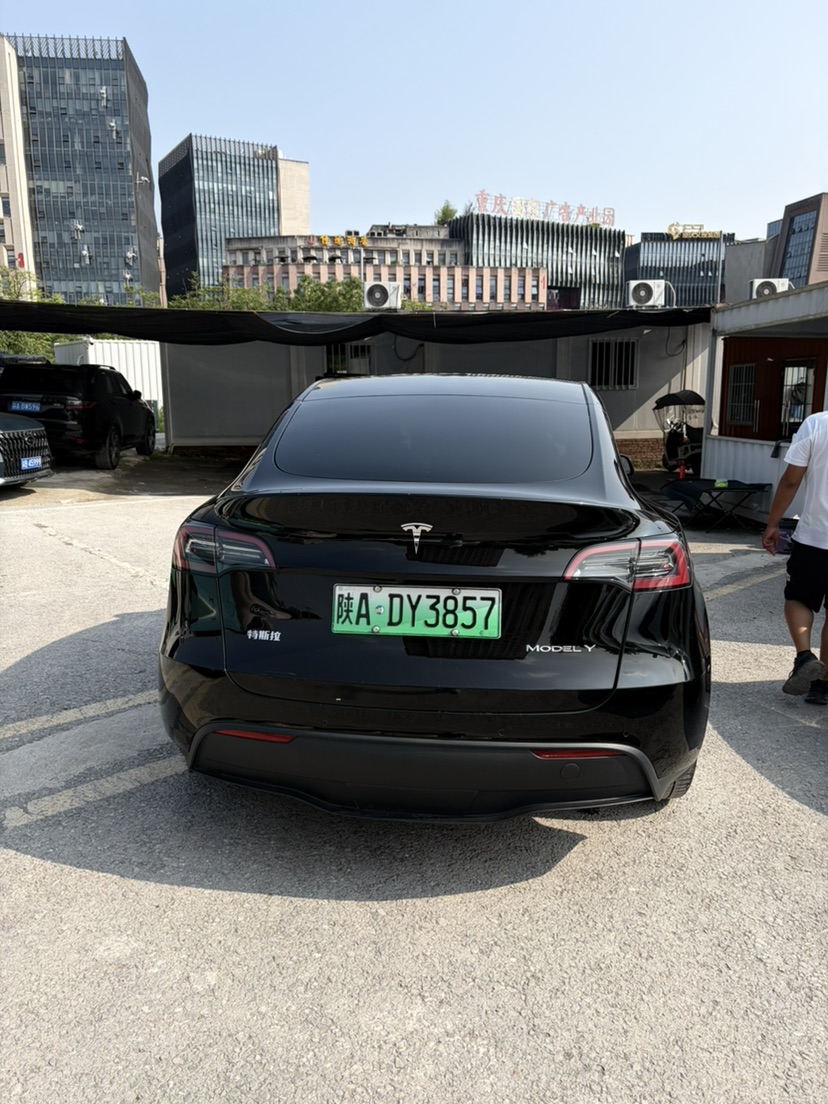 Tesla Model Y 2022 #5 Tesla Model Y 2022 car image #5
