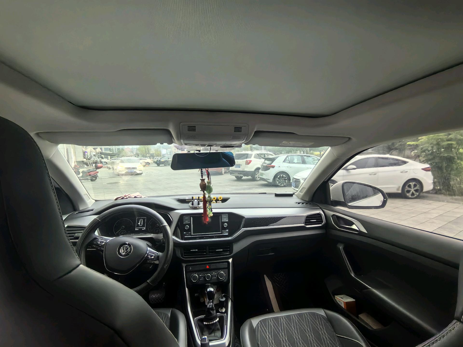 Volkswagen T-Cross 2020 car image #8
