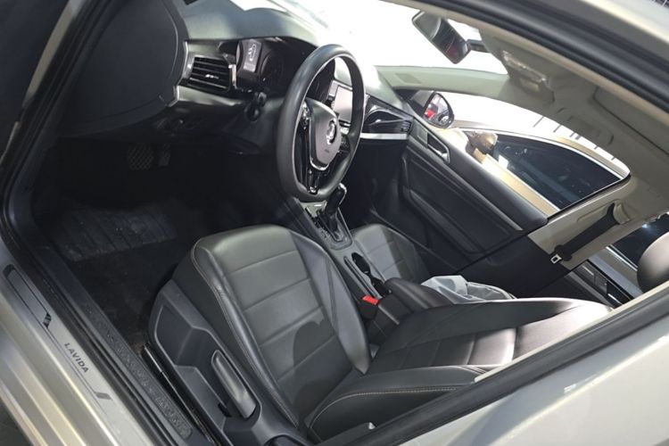 Volkswagen Lavida 2019 car image #15