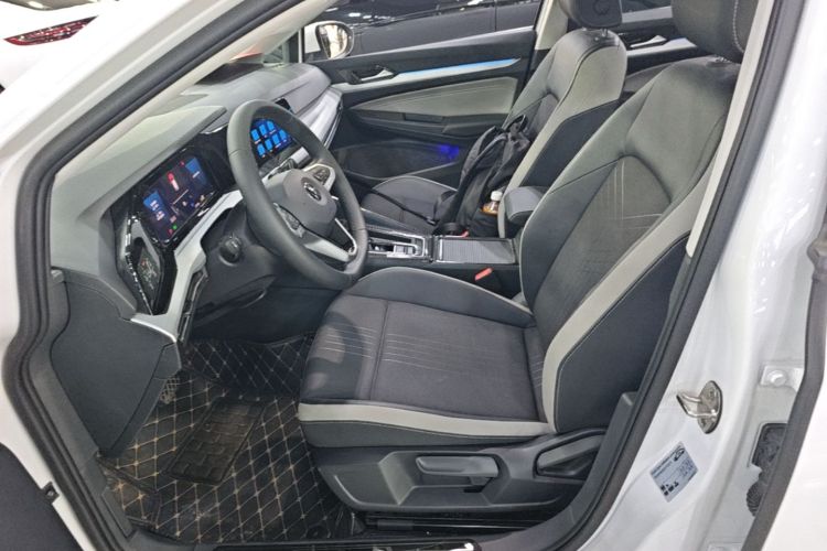 Volkswagen Golf 2025 car image #25