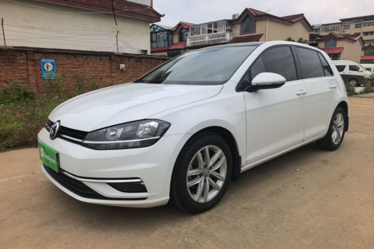 Volkswagen Golf 2018 car image #2