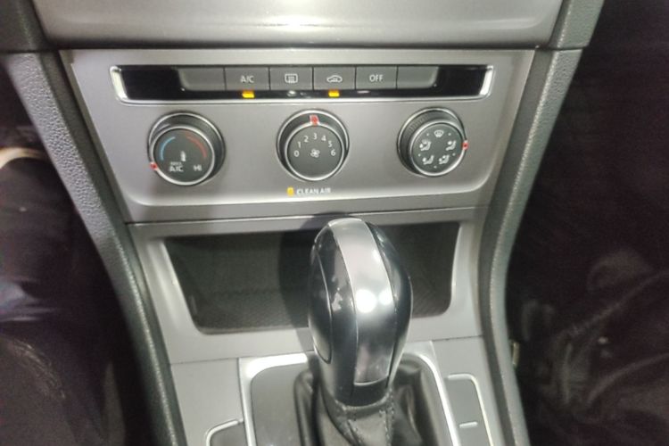 Volkswagen Golf 2016 car image #13