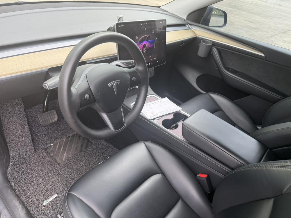 Tesla Model Y 2023 car image #9