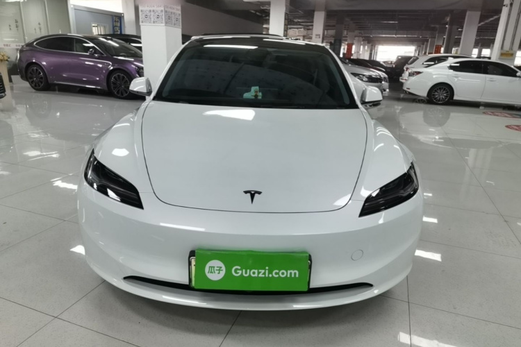 Tesla Model 3 2026 car image #3