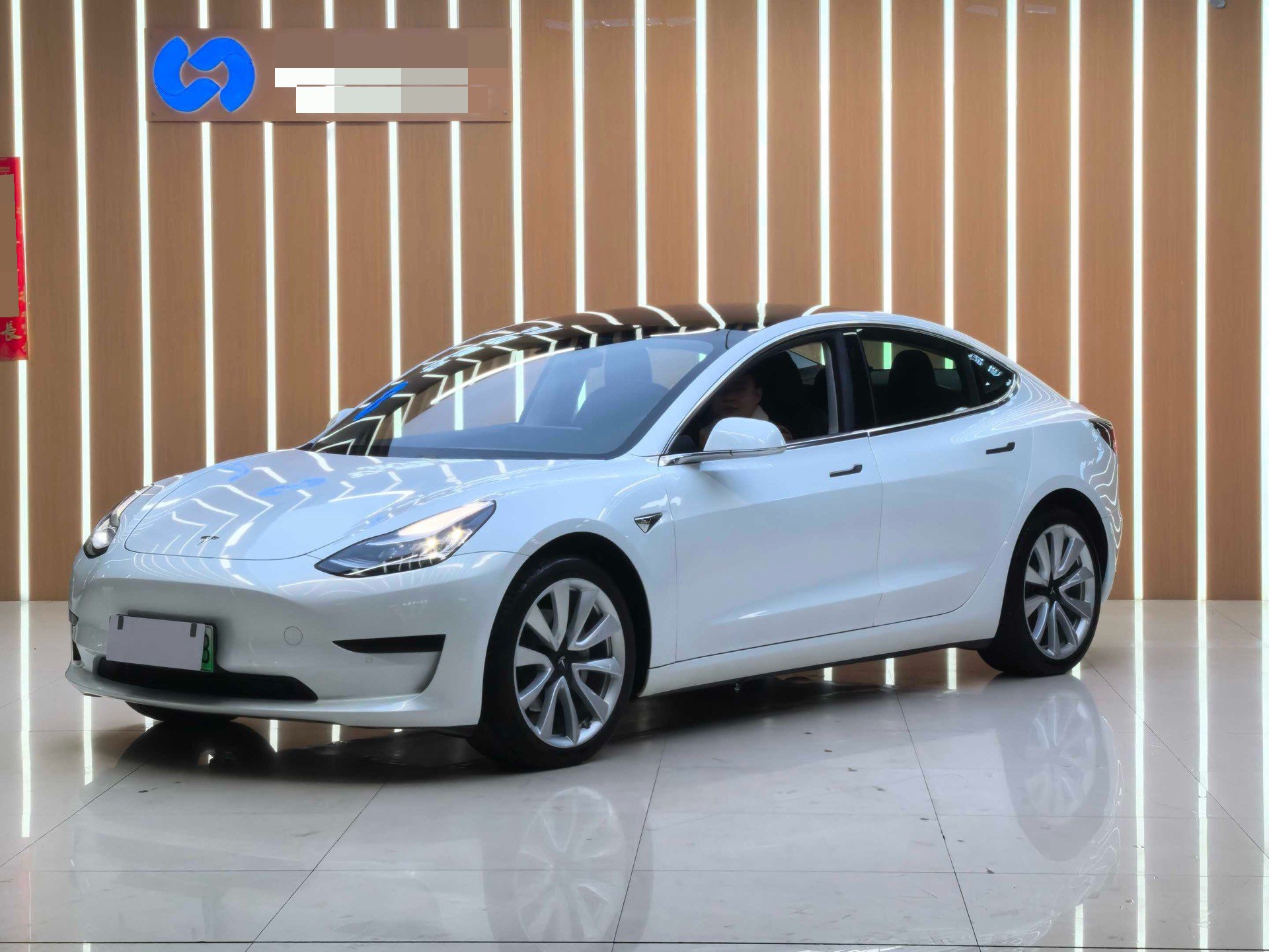 Tesla Model 3 2020 car image 