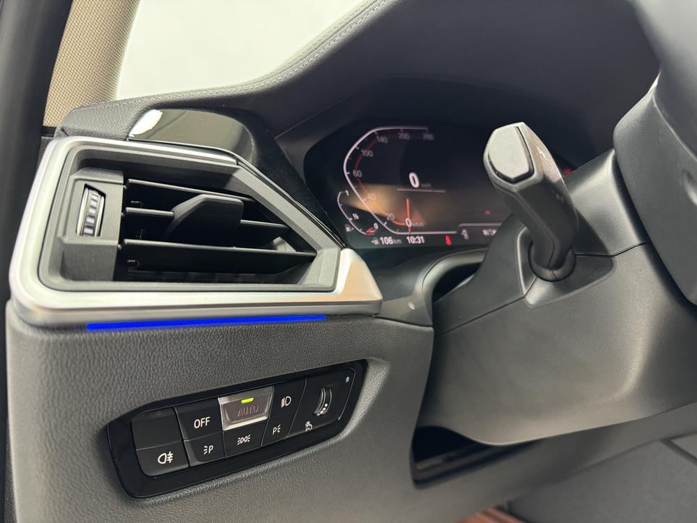 BMW 3 Series 2019 car image #11
