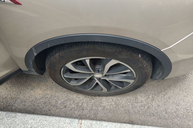 GEELY Emgrand GS 2019 car image #9