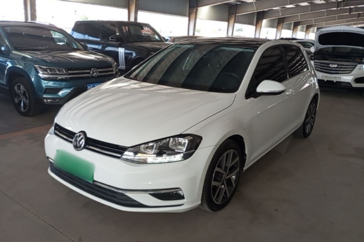 Volkswagen Golf 2020 car image #2