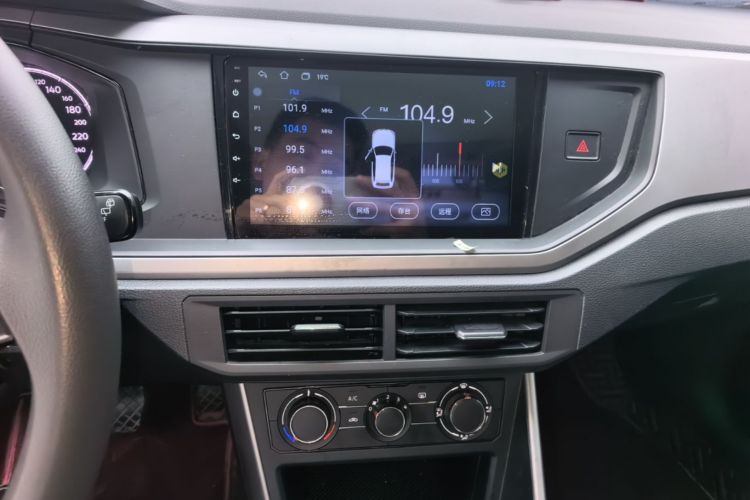 Volkswagen Polo 2021 car image #17