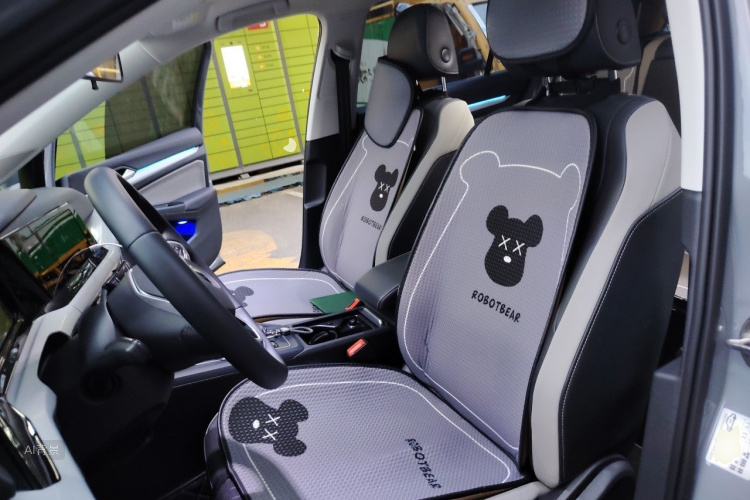 Volkswagen Golf 2023 car image #17