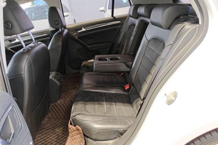Volkswagen Golf 2018 car image #17