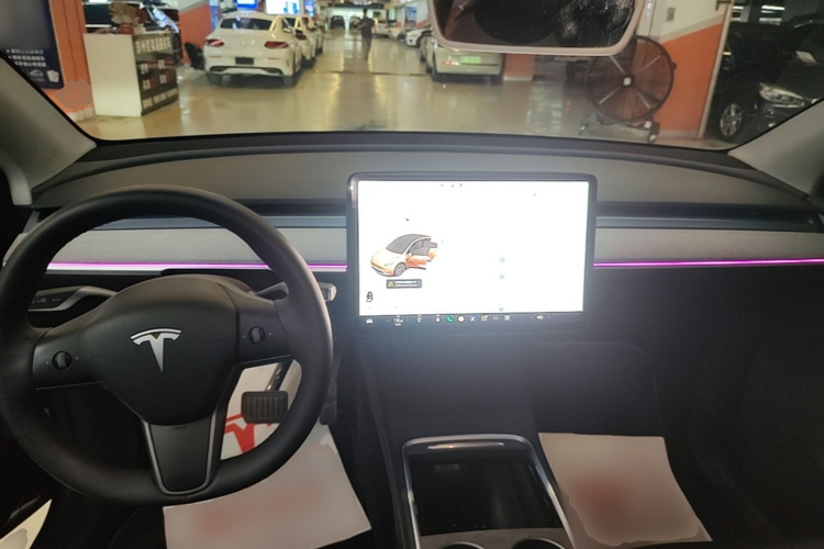 Tesla Model Y 2024 #10 Tesla Model Y 2024 car image #10