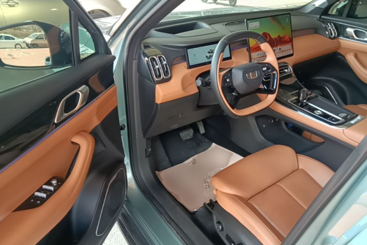 GEELY Boyue L 2025 car image #16