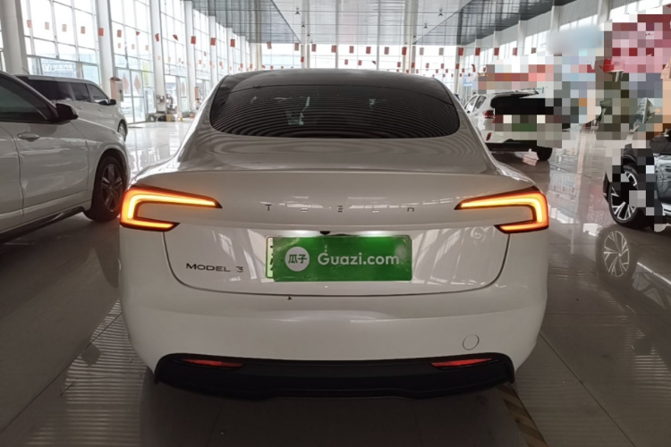Tesla Model 3 2025 immagine di auto #6