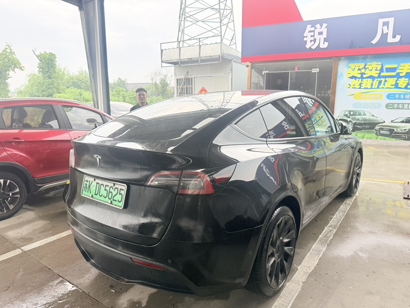 Tesla Model Y 2022 car image #4