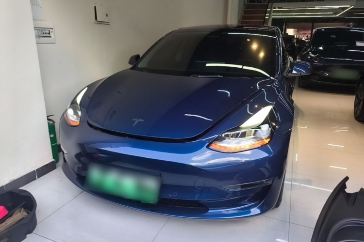 Tesla Model 3 2022 car image #3
