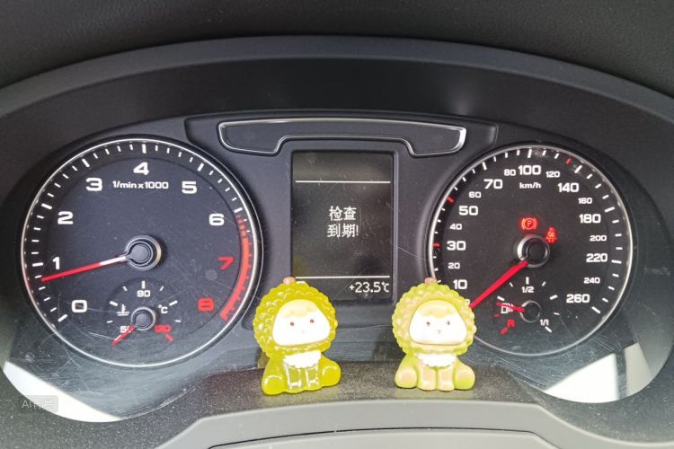 Audi Q3 2018 car image #13