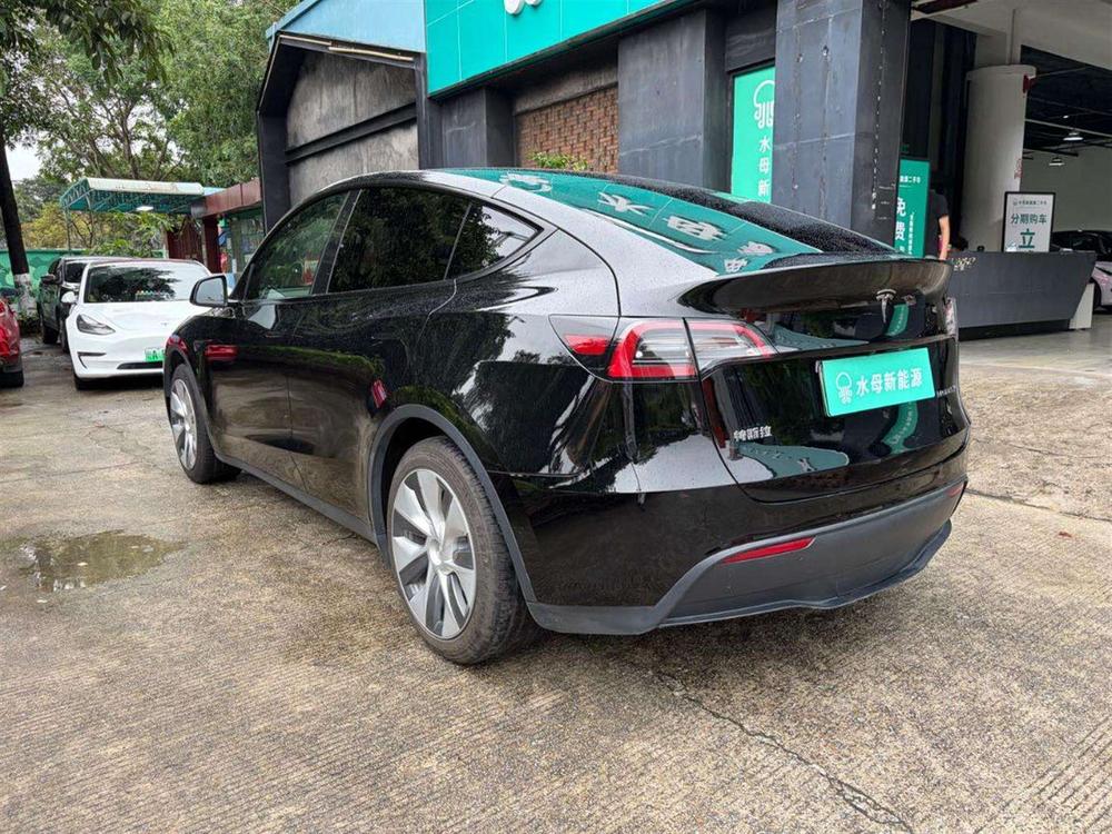 Tesla Model Y 2022 #5 Tesla Model Y 2022 car image #5