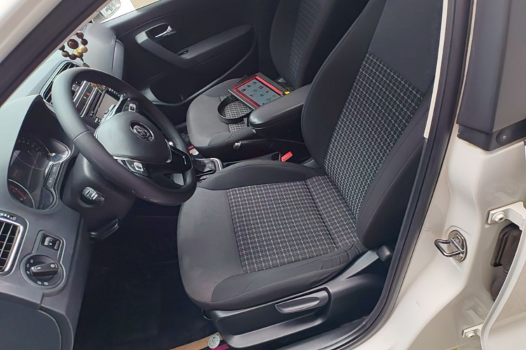 Volkswagen Polo 2016 car image #19