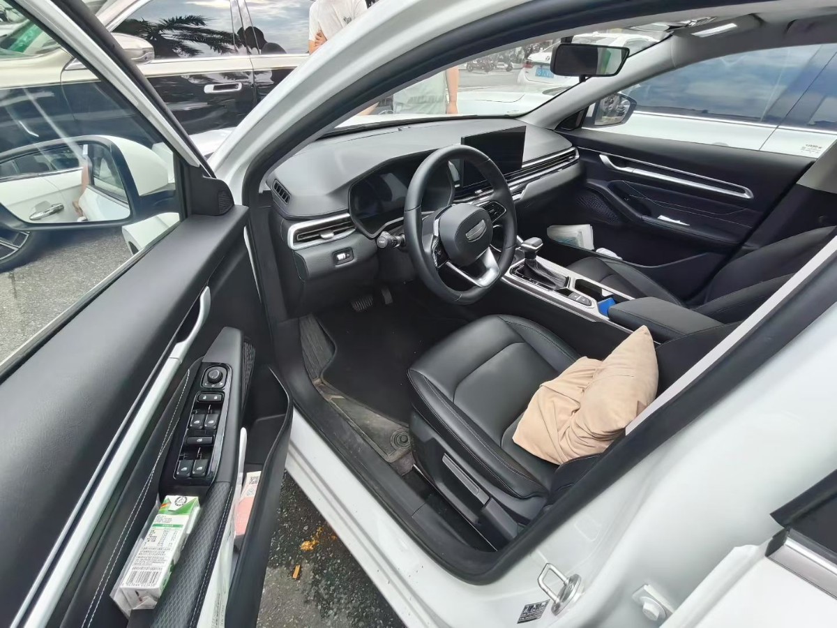 GEELY Emgrand 2024 car image #2