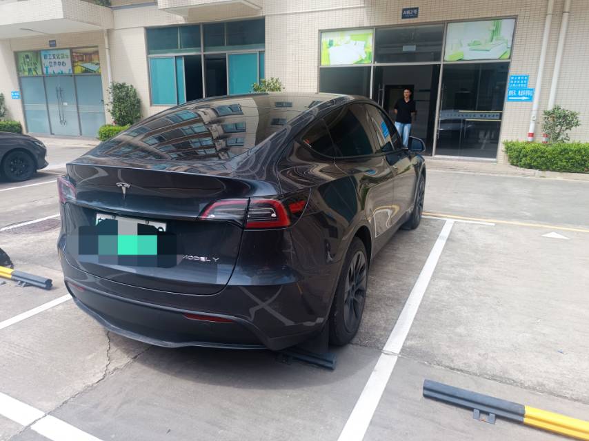 Tesla Model Y 2024 #11 Tesla Model Y 2024 immagine di auto #11