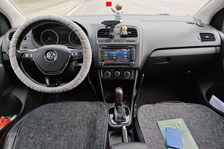 Volkswagen Polo 2016 car image #11