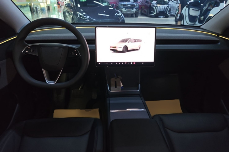 Tesla Model Y 2025 #11 Tesla Model Y 2025 car image #11