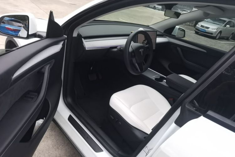 Tesla Model Y 2024 #16 Tesla Model Y 2024 car image #16
