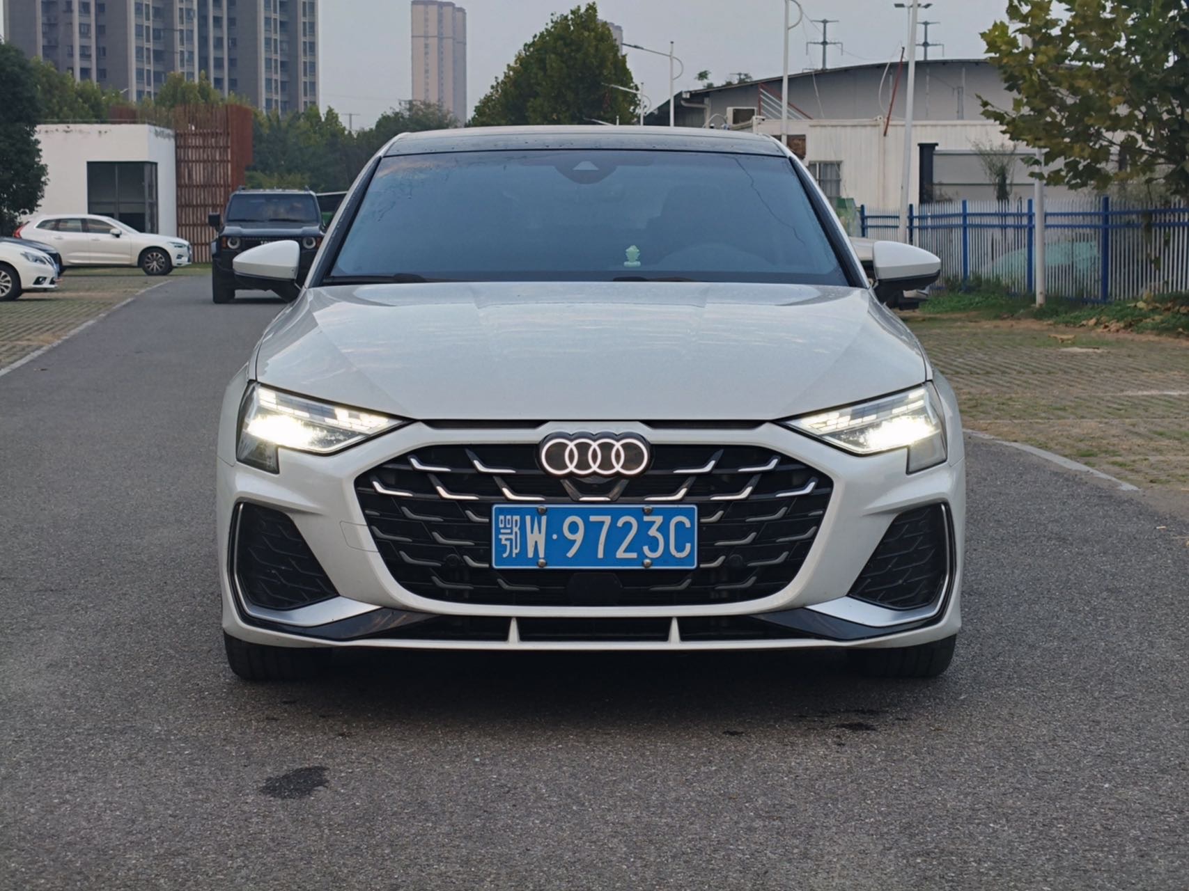 2025 изображение автомобиля #2