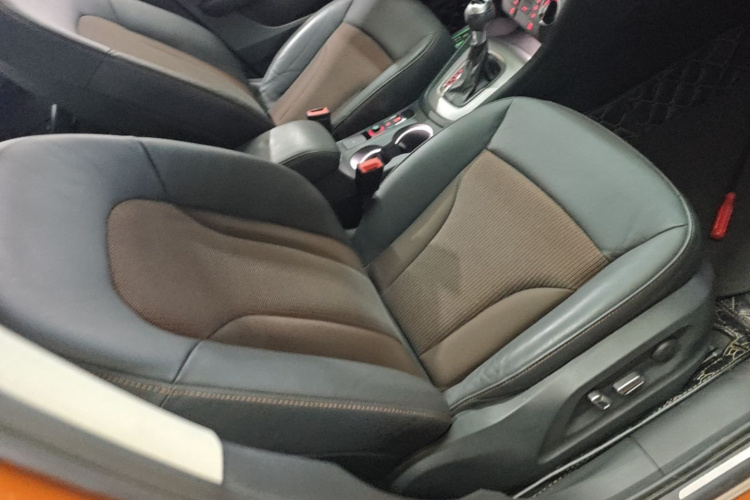Audi Q3 2017 car image #23