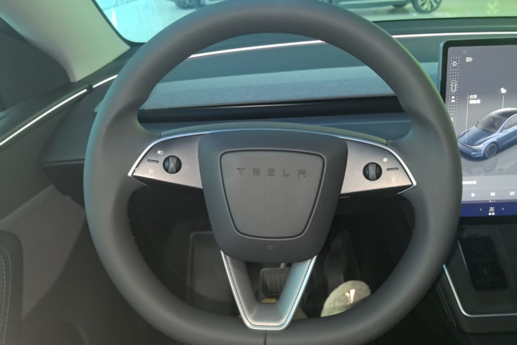 Tesla Model Y 2025 #11 Tesla Model Y 2025 car image #11