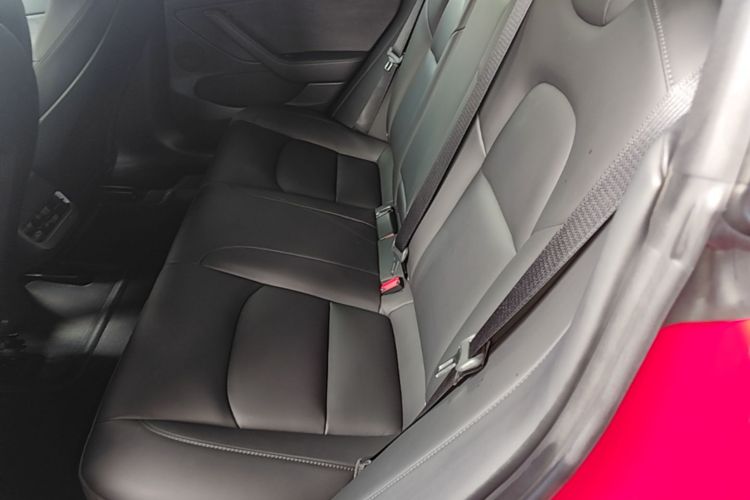 Tesla Model 3 2021 car image #17