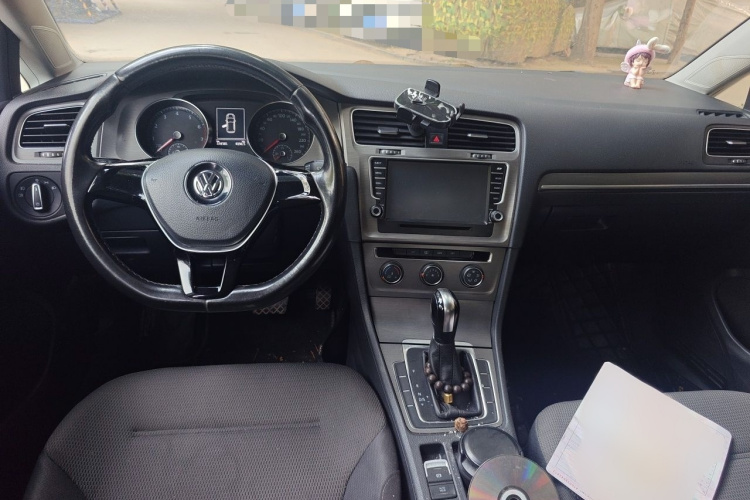 Volkswagen Golf 2017 car image #12