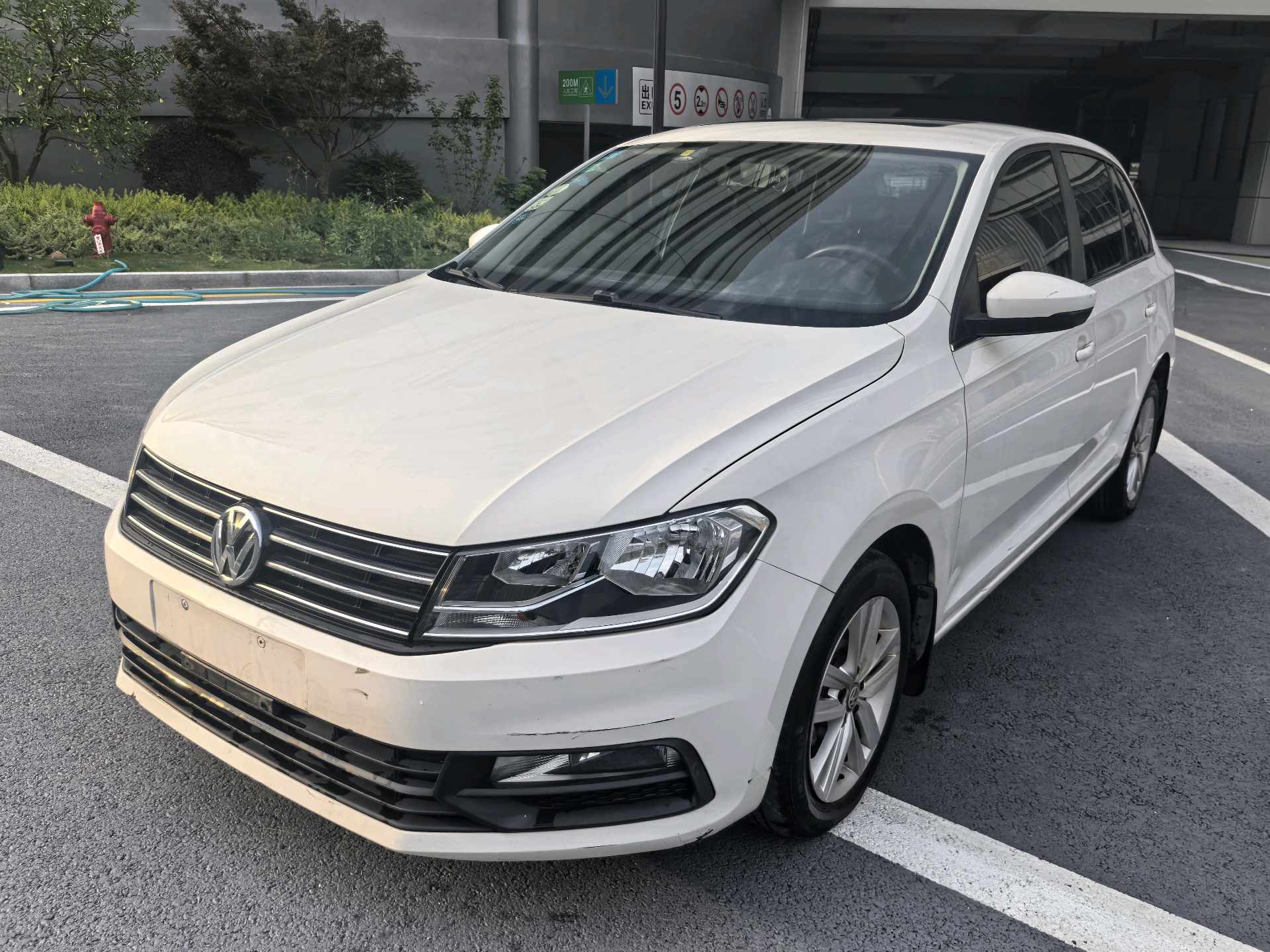 Volkswagen Santana 2016 car image 