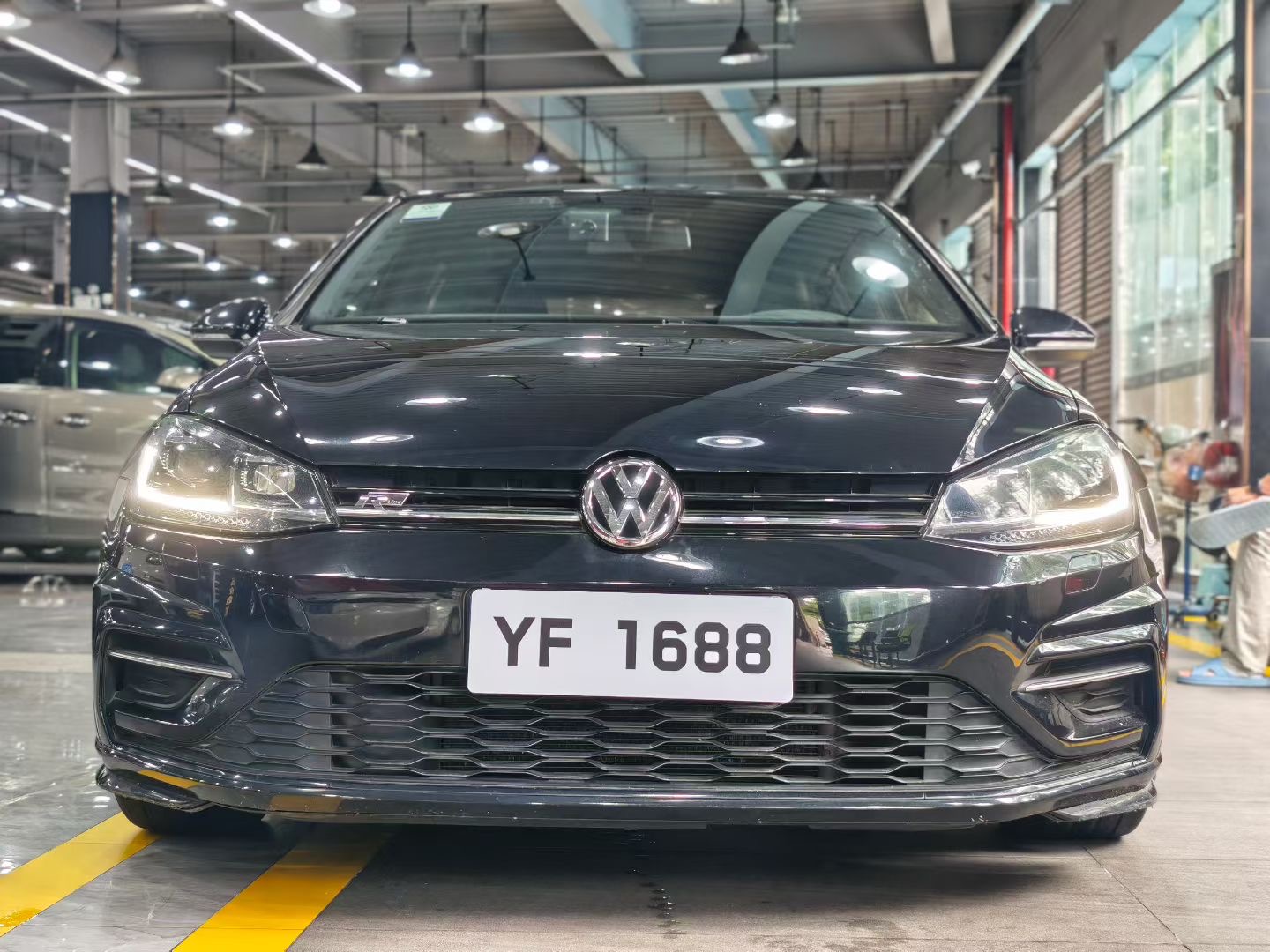 Volkswagen Golf 2020 car image #2