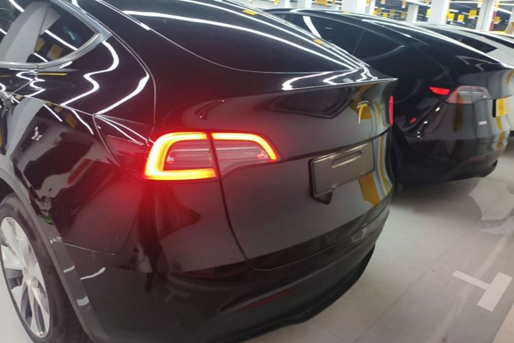 Tesla Model Y 2021 #4 Tesla Model Y 2021 immagine di auto #4