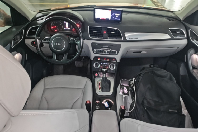 Audi Q3 2016 car image #10