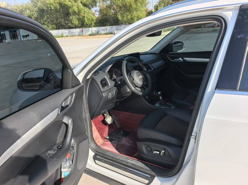 Audi Q3 2019 car image #6