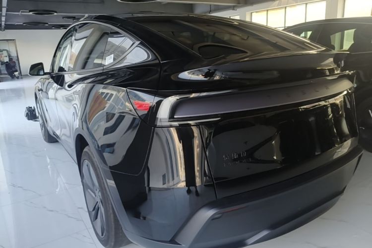 Tesla Model Y 2026 car image #5