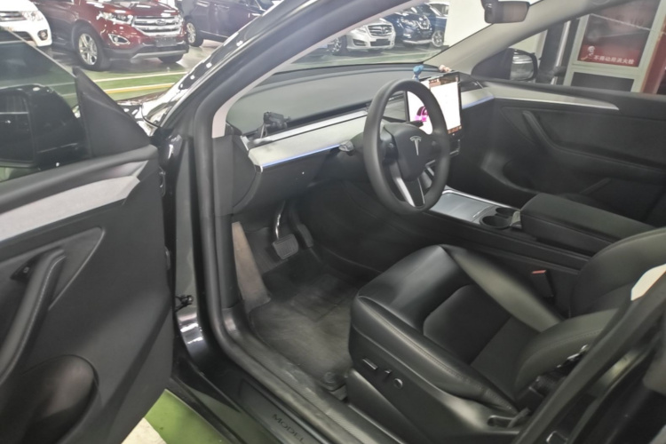 Tesla Model Y 2024 #16 Tesla Model Y 2024 car image #16